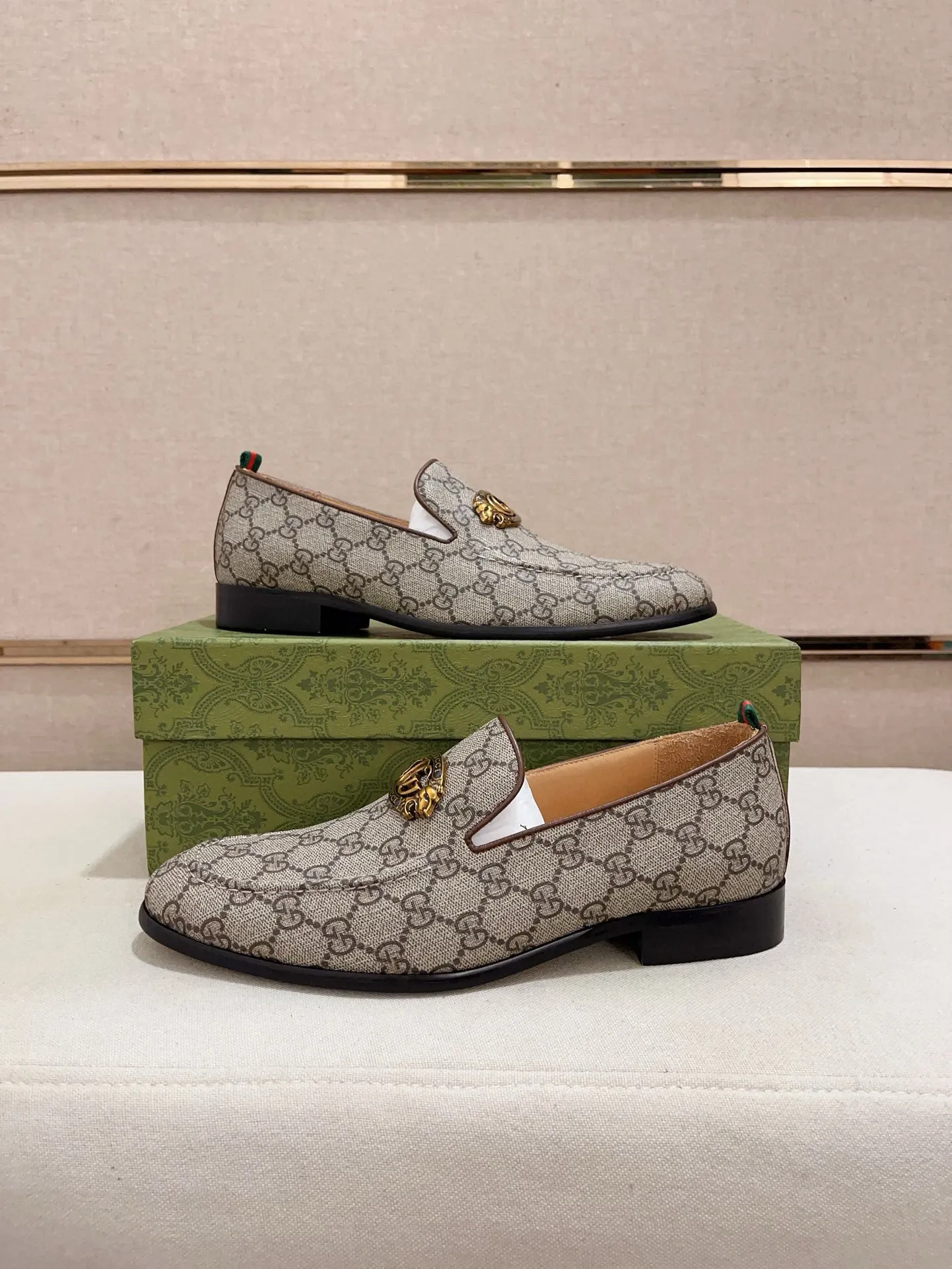 Men's shoes 💰: 520💰 (GUCCI) New product series ss hot new products 💢 💠 Casual suit shoes 👞, top imported materials Upper hardware buckles and shoe side logos, insoles and soles with brand logos 💠 💎 Upper: imported PVC material 100% 💎 Lining: cowhide/100% 💎Feet: cowhide/100% 💎Sole: rubber/100% 💎SIZE: 38 39 40 41 42 43 44 Can be customized 45
